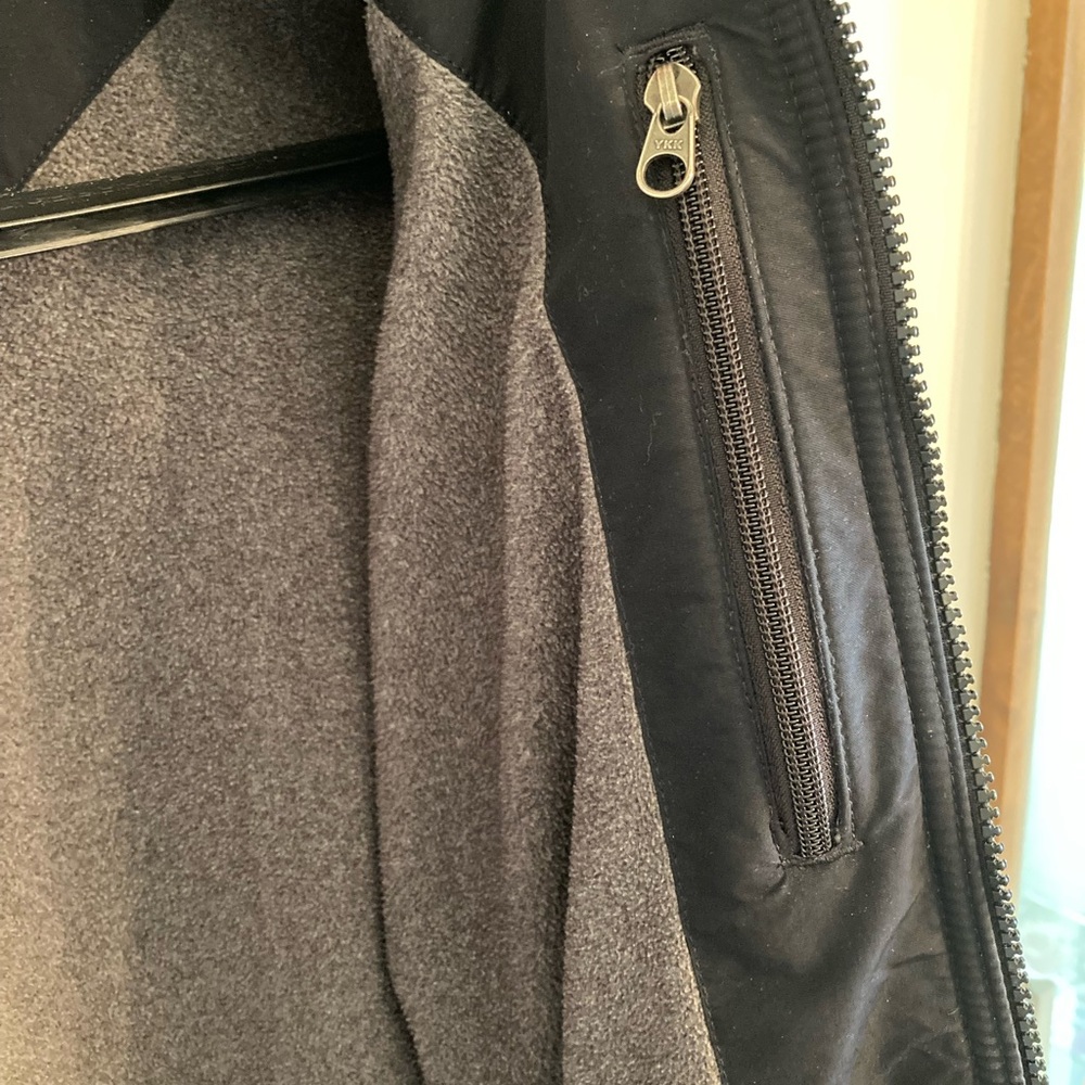 L.L. Bean Men's Jacket - Picture 6 of 9